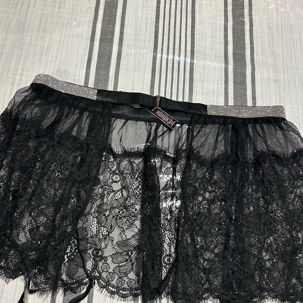 Victoria’s Secret very sexy lace garter skirt M/L - Picture 4 of 4